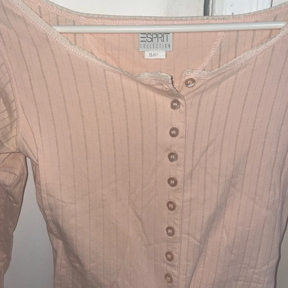 ♡ Light Pink Ribbed Button-Front Cropped Long Sleeve Top - Picture 2 of 3